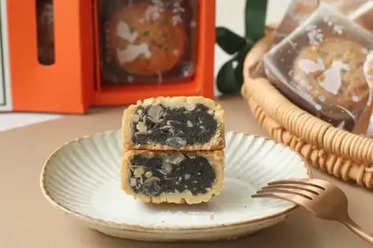 Precious black sesame mooncake