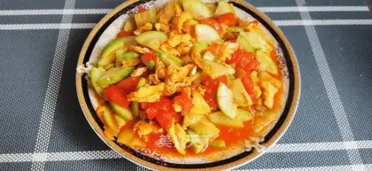 Tomatoes, fried eggs
