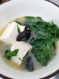 Pumpkin tofu dog liver soup
