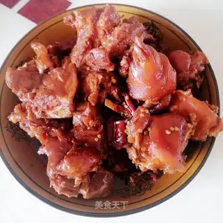 Red burning of pigs' feet