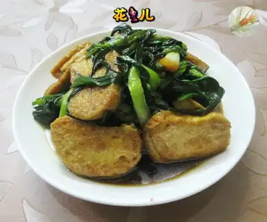 The onion roasts the chicken