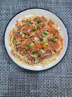 Tomato beef noodles