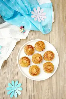 Blueberry meat mooncake