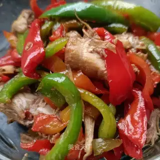 Wrinkled peppers with chicken legs