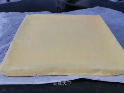 Making towel cake rolls at home