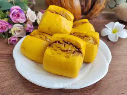The red sugar pumpkin cut the buns