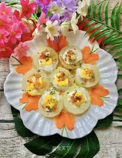 Steaming quail eggs