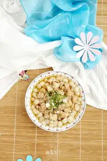 White mushroom steamed chicken legs