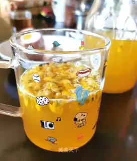 A bee of vanilla fruit