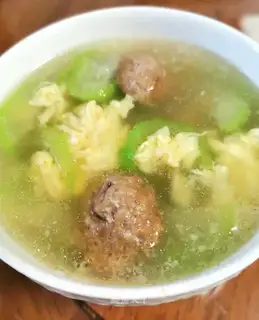 Meatball silk melon egg soup