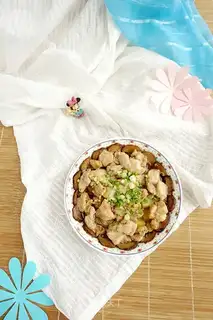 Mushroom potatoes steam chicken legs