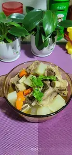 Cow ribs and radish