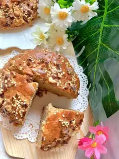 Red-tree walnut cake