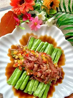 Bacon peppers and peas