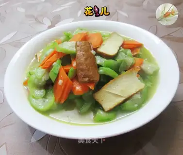 Scrambled carrots and silk melons