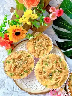 Onion meat pine cake