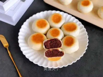Soft-skin red bean pie