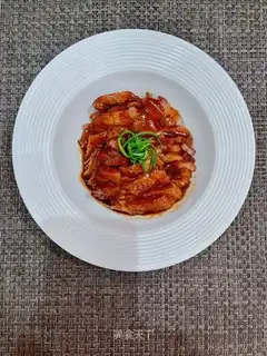 A flat pan fork