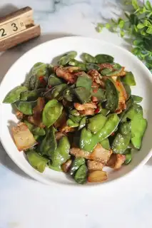 Five flowers and lentils