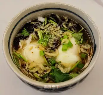 Sour soup and eggs