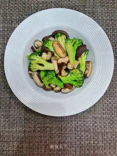 ♪ West blue flowers, fried mushrooms ♪