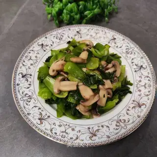 Mushrooms and cabbage