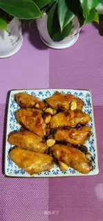 Ice plum sauce and chicken wings