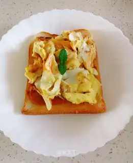 Crab roller egg sandwich