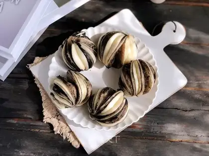 Black sesame sauce rolls