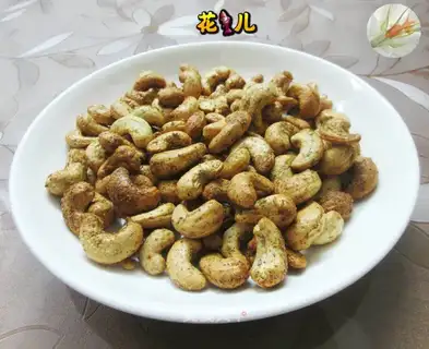 Pretzel cashew
