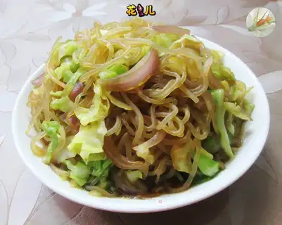Onion-covered cabbage with tacos
