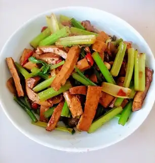 Celery fried dry