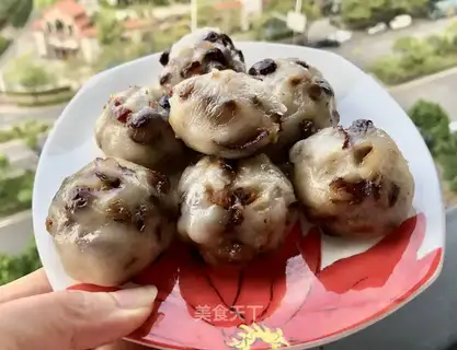 Red-tree rice cake
