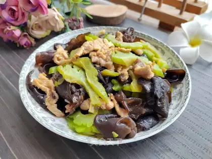 Black-mucked meat