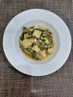 Tofu-cooked bony fish