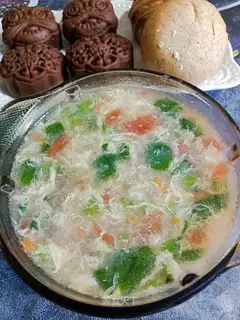 Vegetable egg-pump soup