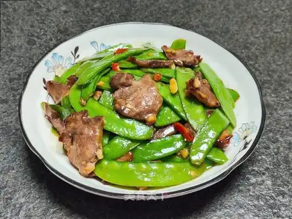 Snow bean fried pig