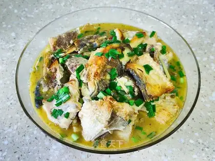 Sour soup fish heads