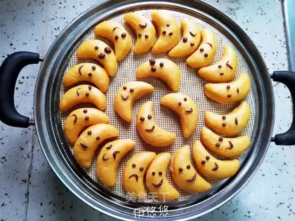 Moon buns