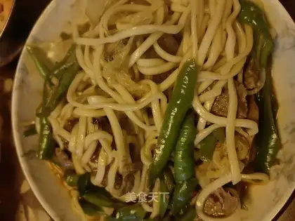 Pepper beef noodles