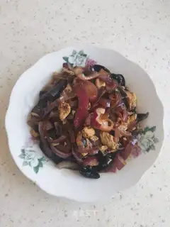 Onion wooded eggs