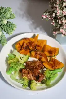 Chicken-legged pumpkin salad