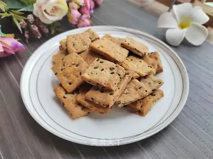 A walnut sesame soda cookie