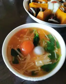 Gin-smoke, tomato lily soup