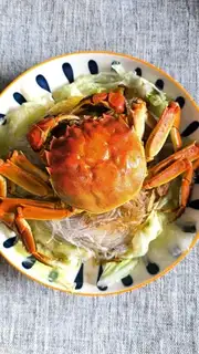 Fans steam crabs
