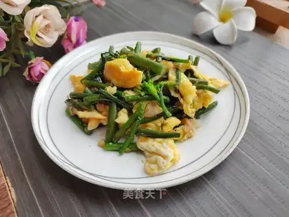 Cream moss fried eggs