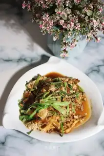 Chicken caterpillar tofu