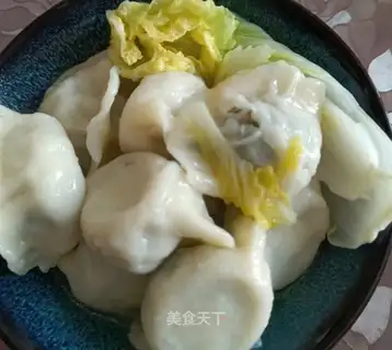 Red soup dumplings