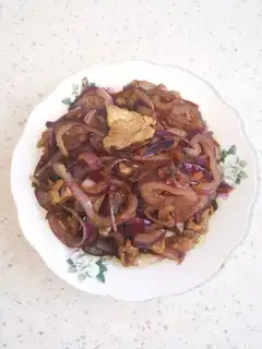 Onion fried meat