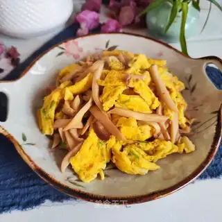 Eggs and apricot mushrooms
